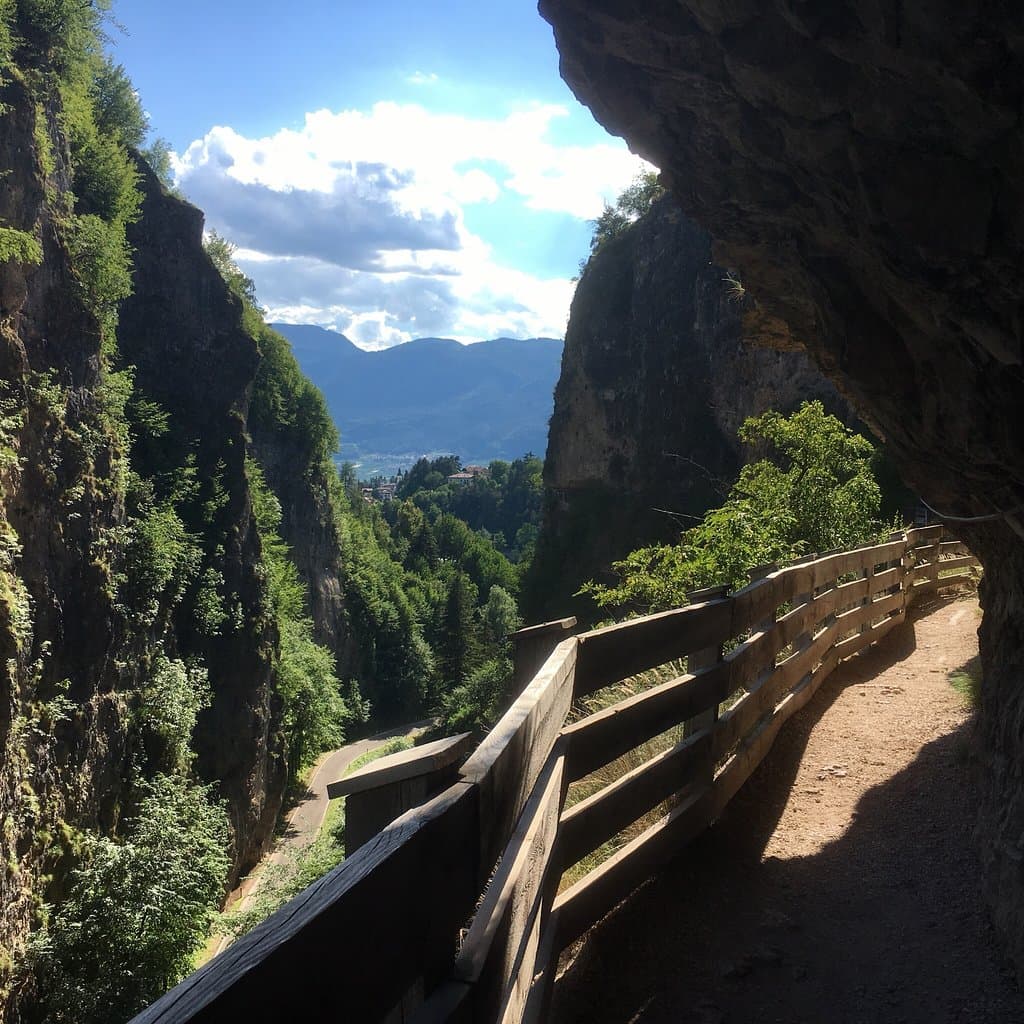 Sentiero nella roccia Sanzeno San Romedio