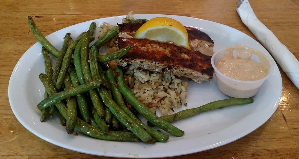 Blackened Mahi w/Grilled Green Beans and Rice (lunch)