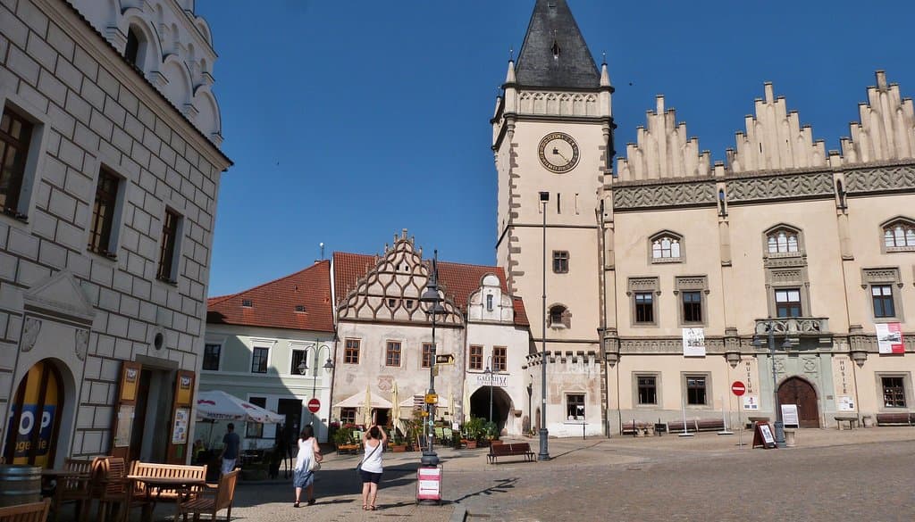 Žižkovo náměstí s muzeem.