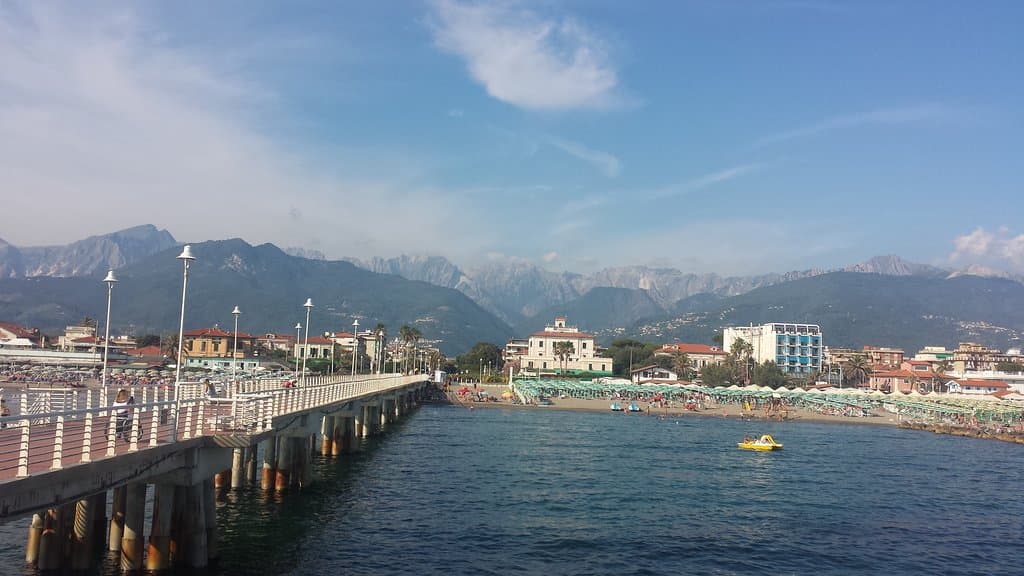 Il pontile di Marina di Massa.