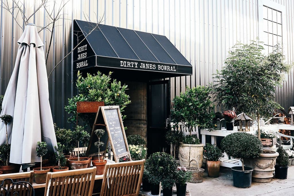 Dirty Janes Entrance Via Green Lane