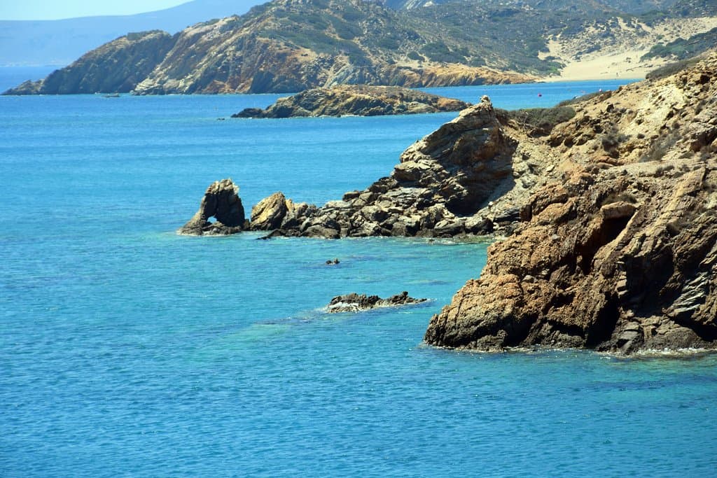 Za "cyplem" słynna i zatłoczona plaża Vai.