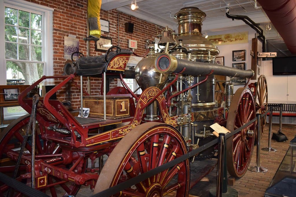 Een van de voertuigen in het museum.