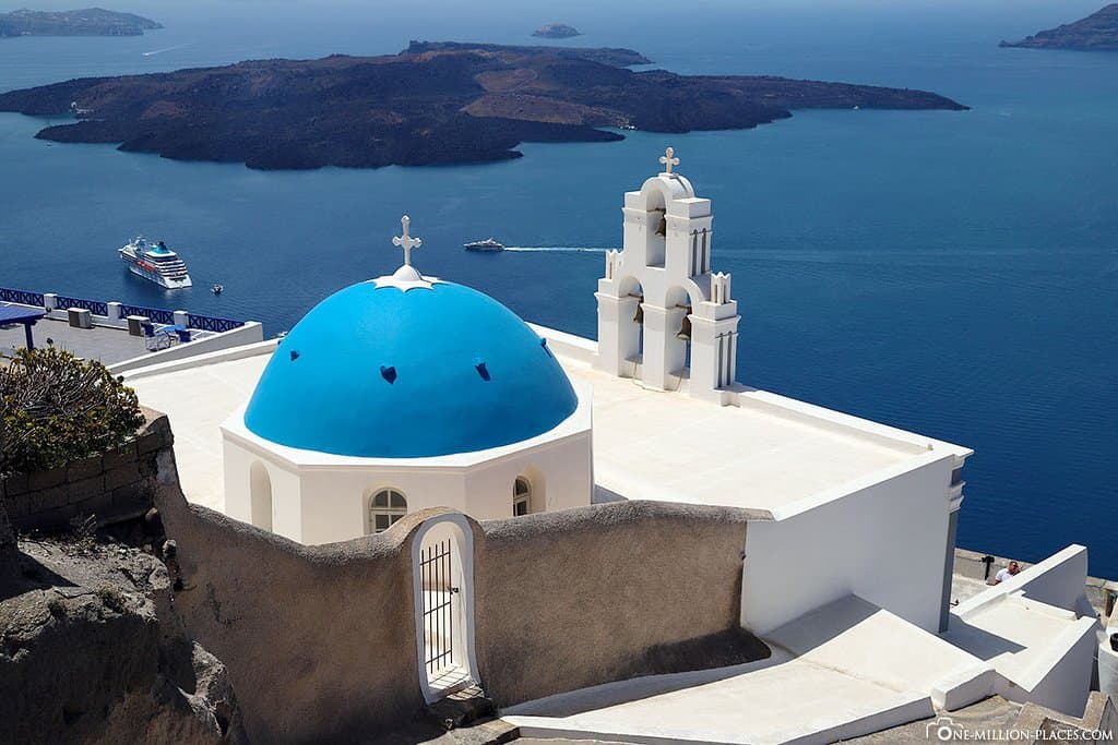 Ausblick von oben auf die Assumption of the Blessed Virgin Mary Catholic Church