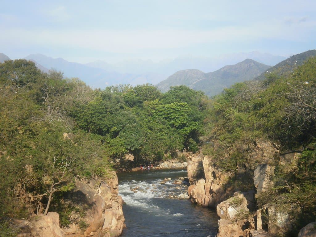 Rio Guatapuri y la Sierra Nevada.