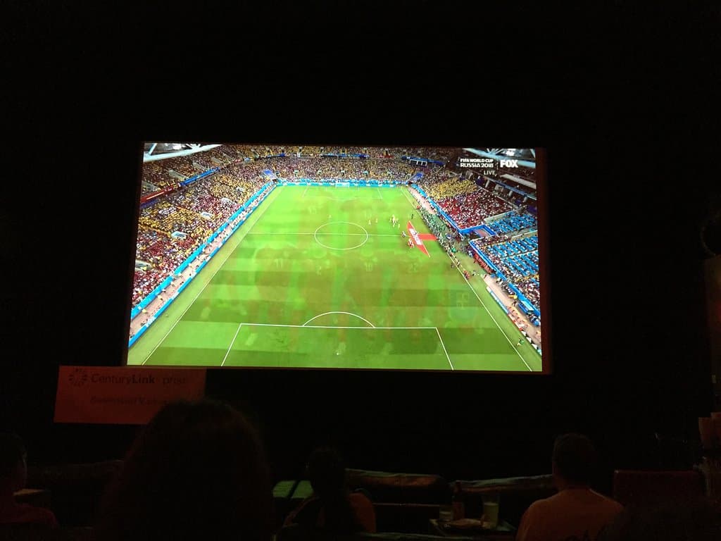 Projeção do jogo da Copa do Mundo (Brasil vs Sérvia, 2 x 0)