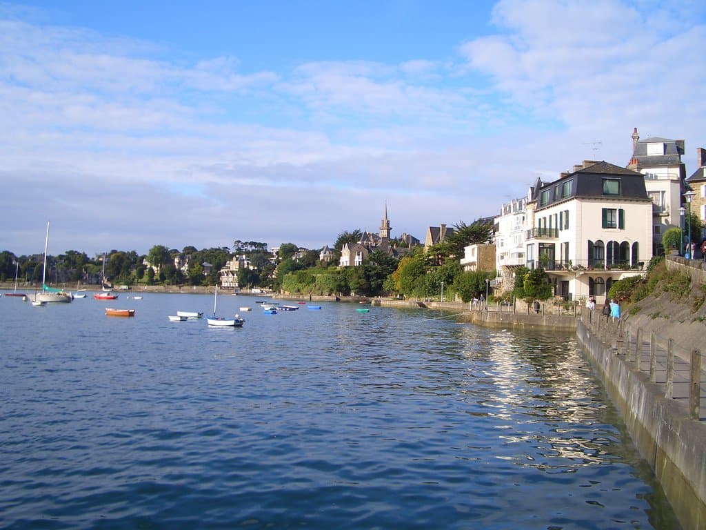 le prieuré vu du port