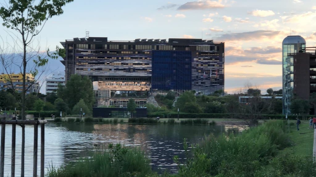 From Bassin Jacques Coeur (East)