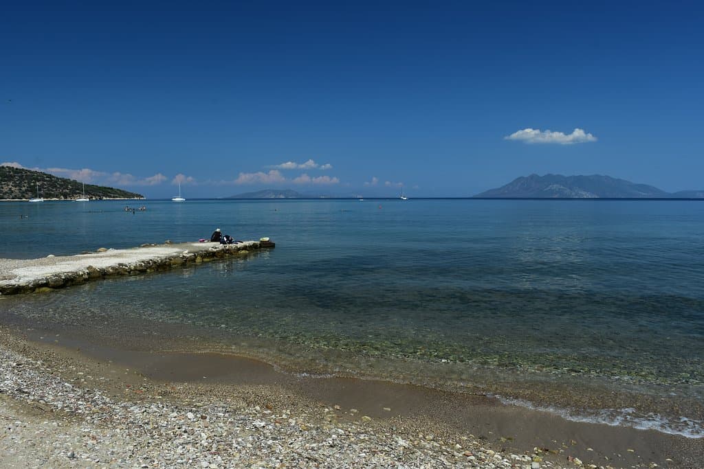 Handy stone pier about 50 feet from the ruins