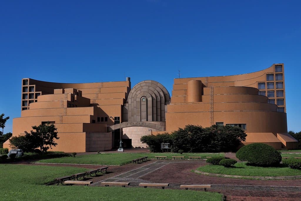 博物缶外観です（設計：毛綱毅曠）