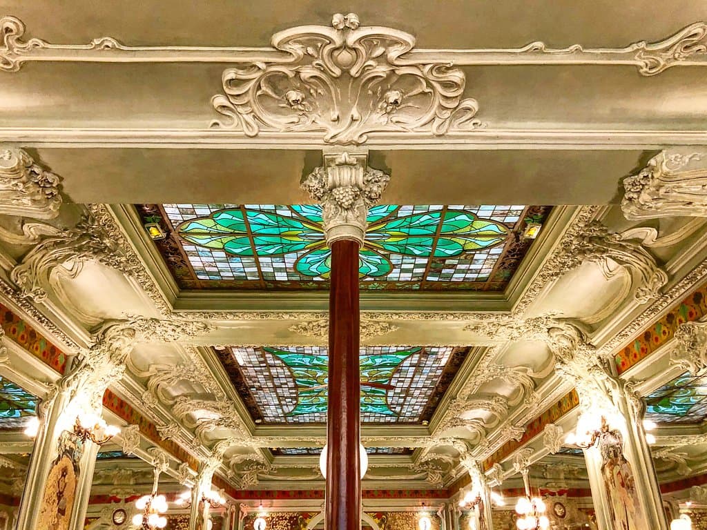 Intérieur de Bouillon Julien