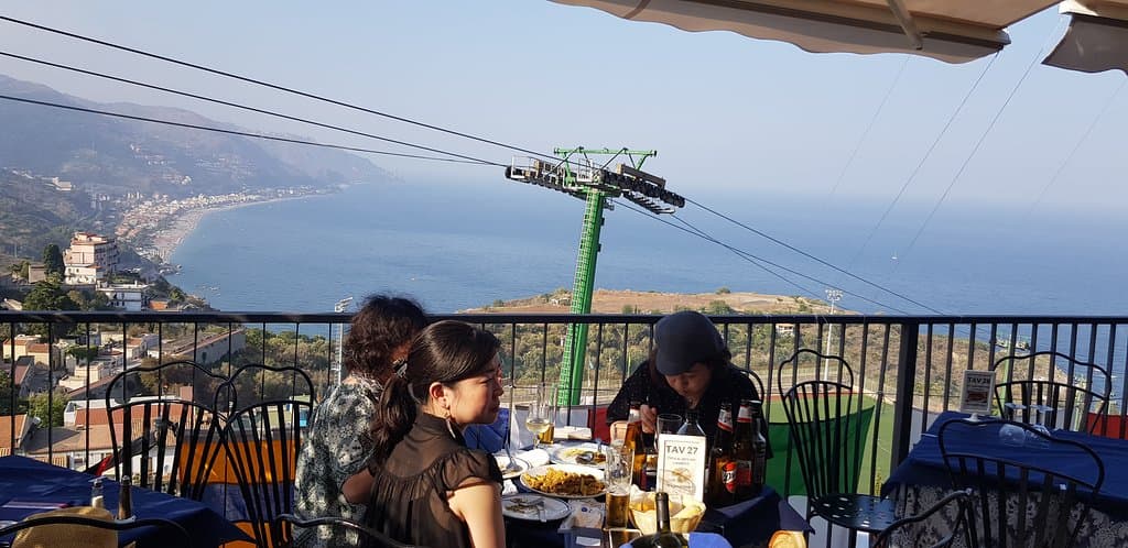 sempre tutti al belvedere sulla costa