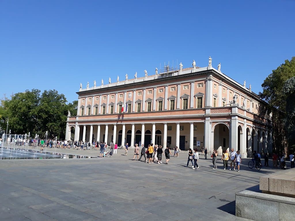 lato Teatro
