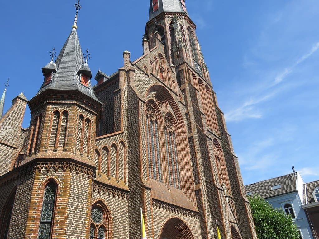 Voorgevel en ingang