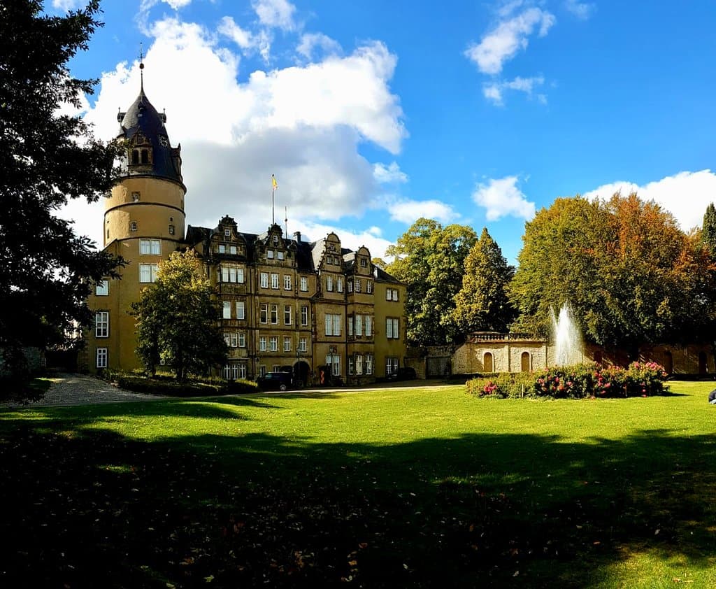 Außenansicht des Schlosses mit tollem Schlosspark