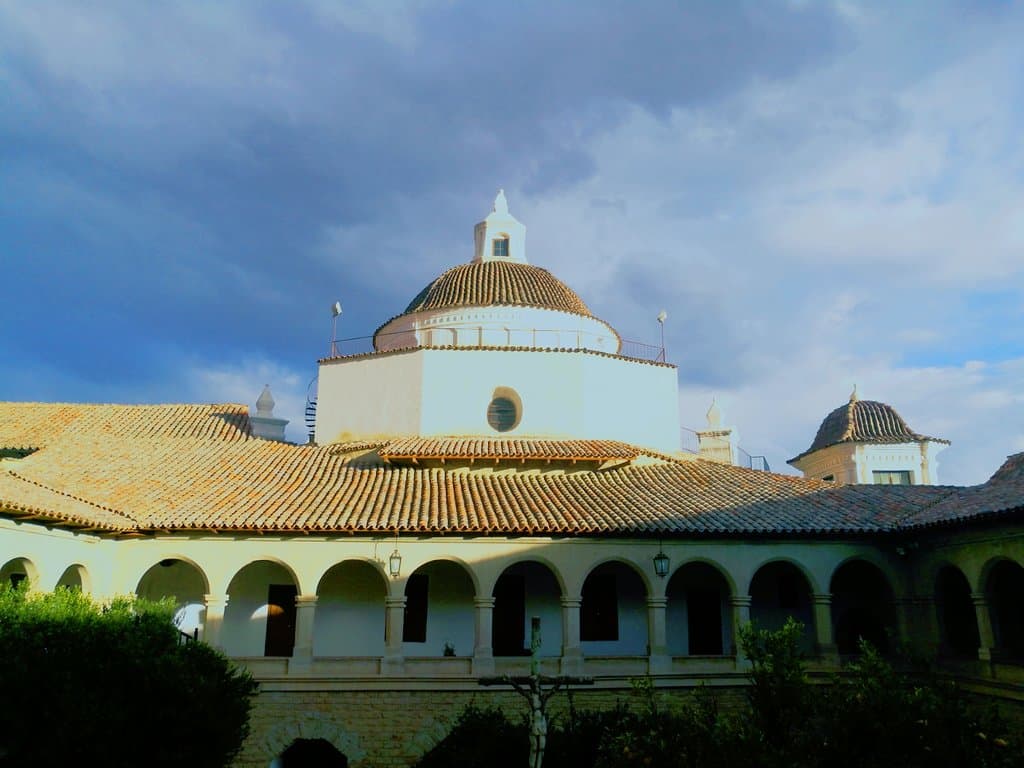 vista de la cúpula de la iglesia desde el convento museo Santa Teresa
