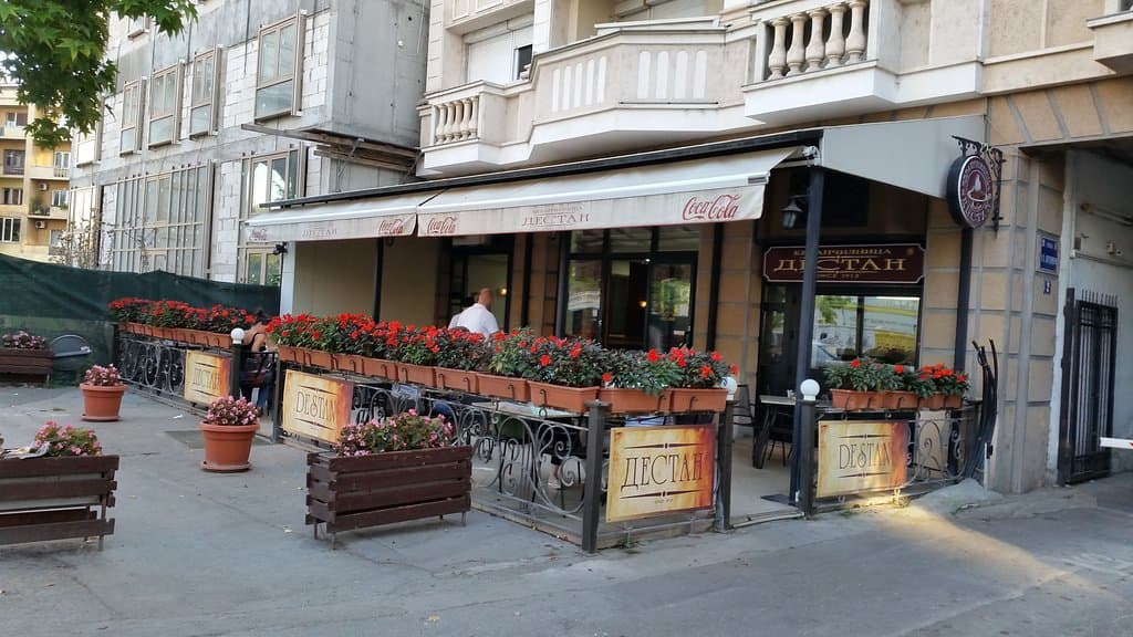 The restaurant near the Arch of Macedonia