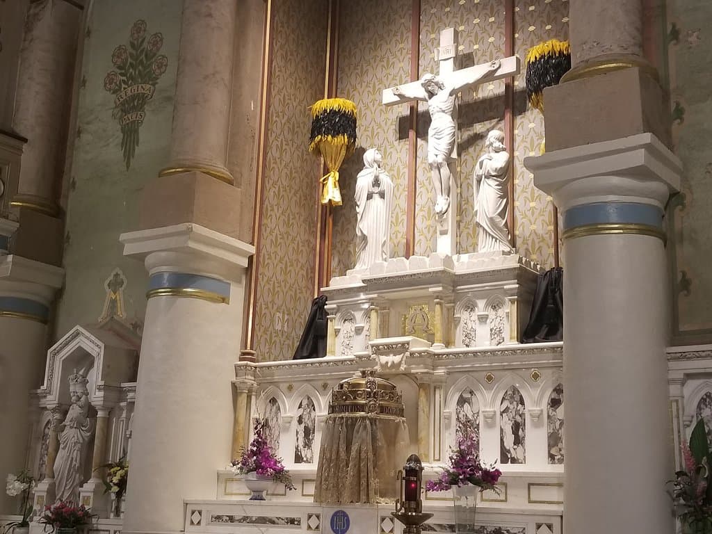In 1957, a marble crucifix and bronze tabernacle were installed in the sanctuary.