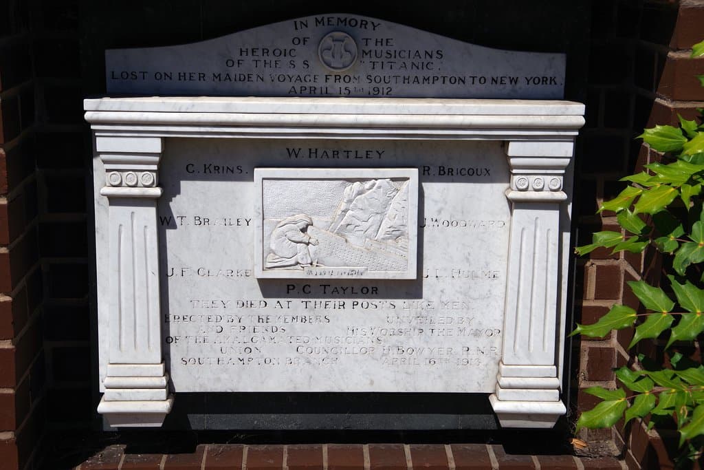 Memorial to the Titanic's musicians (replica)