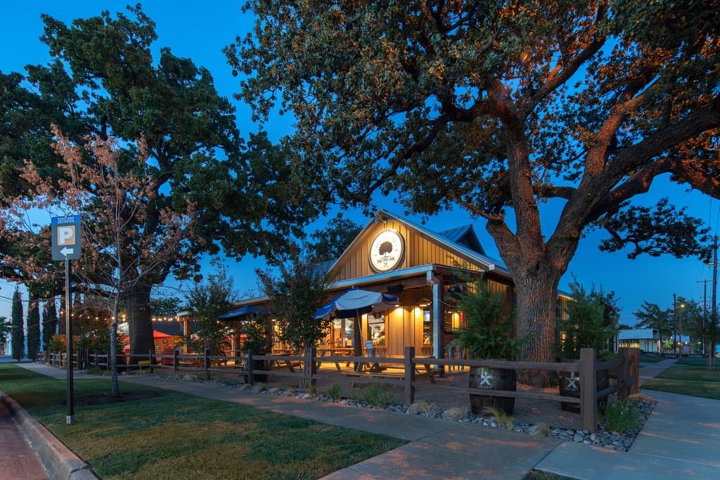 Great venue with awesome patio and full service restaurant.