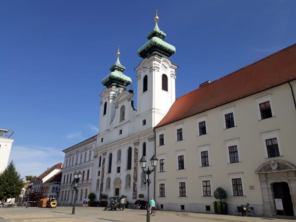 Gyor, Hungría, Iglesia Benedictina de San Ignacio de Loyola.