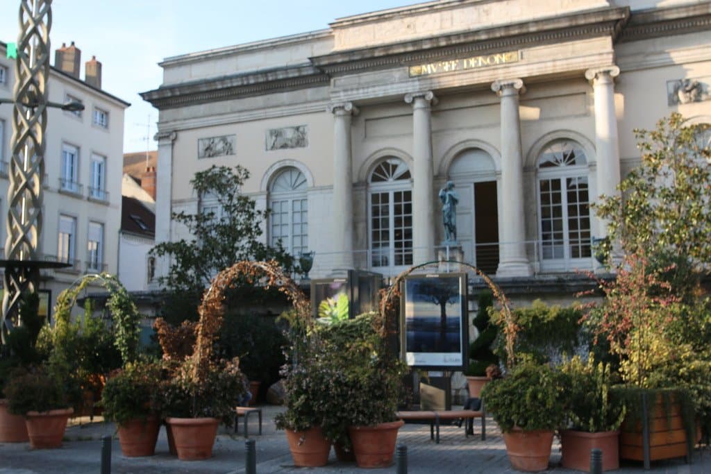 Vue de l'extérieur du musée Denon 
