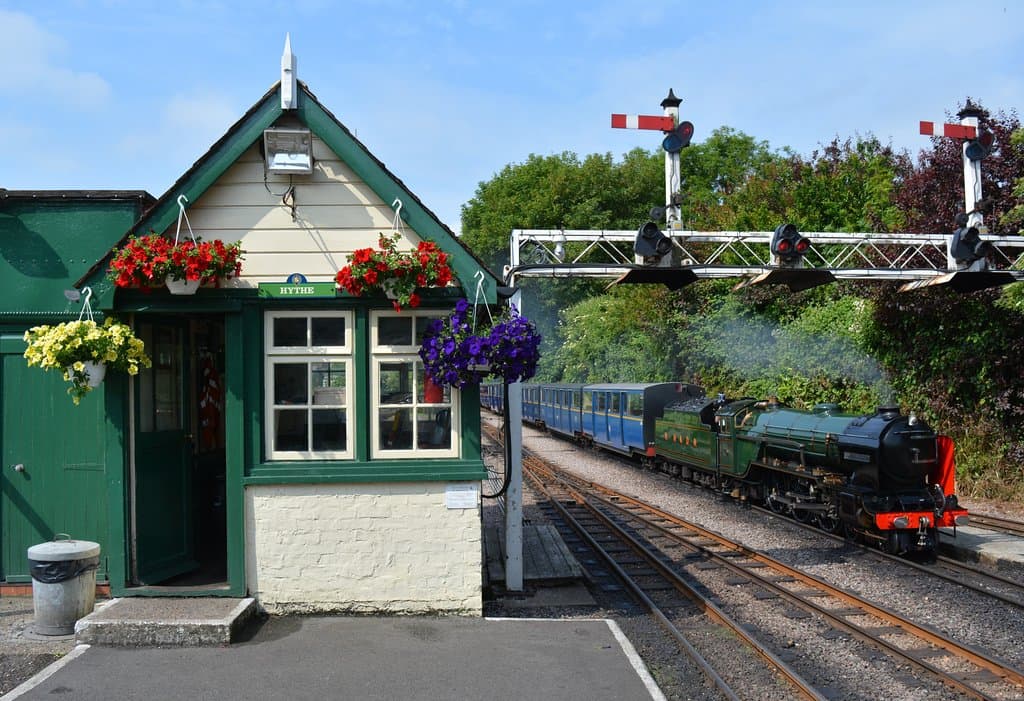 Northern Chief arrives at Hythe Station