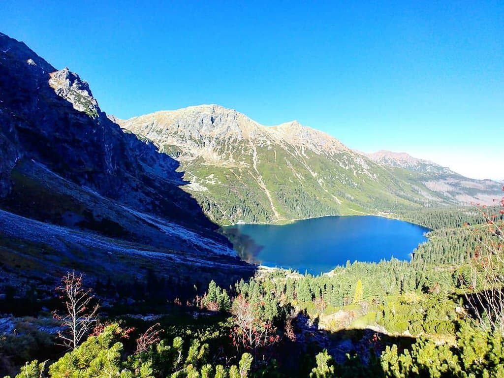 Looking down on Lake Morskie Oko (Tory)