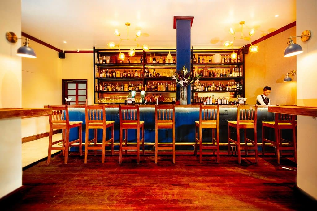 Captains Bar front