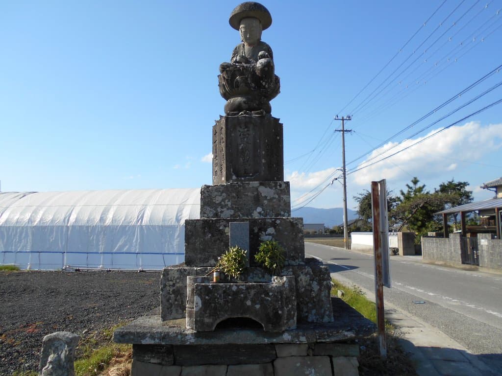 うつむき地蔵