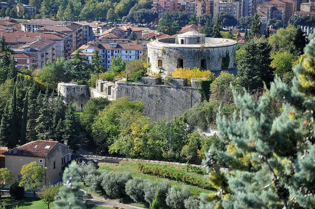 Blick auf das Fort vom Santuario della Madonna di Lourdes