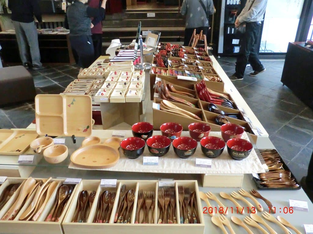 漆器の食器類が多かったです