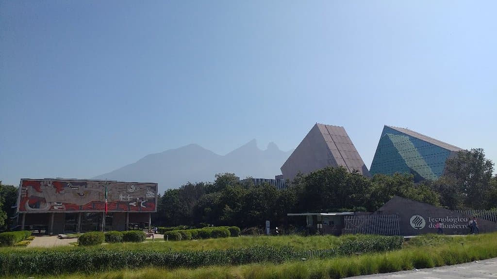 Instituto Tecnológico de Estudios Superiores de Monterrey (ITESM)