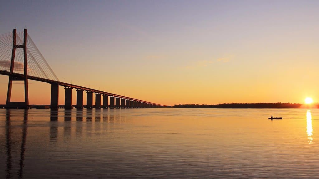 Islas entrerrianas y puente Rosario - Victoria, desde la ciudad de Rosario, Argentina.