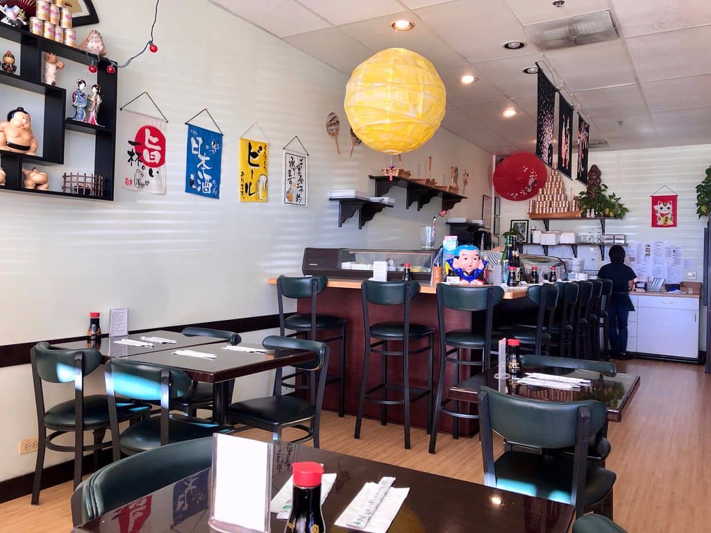 A nice, clean dining establishment.
