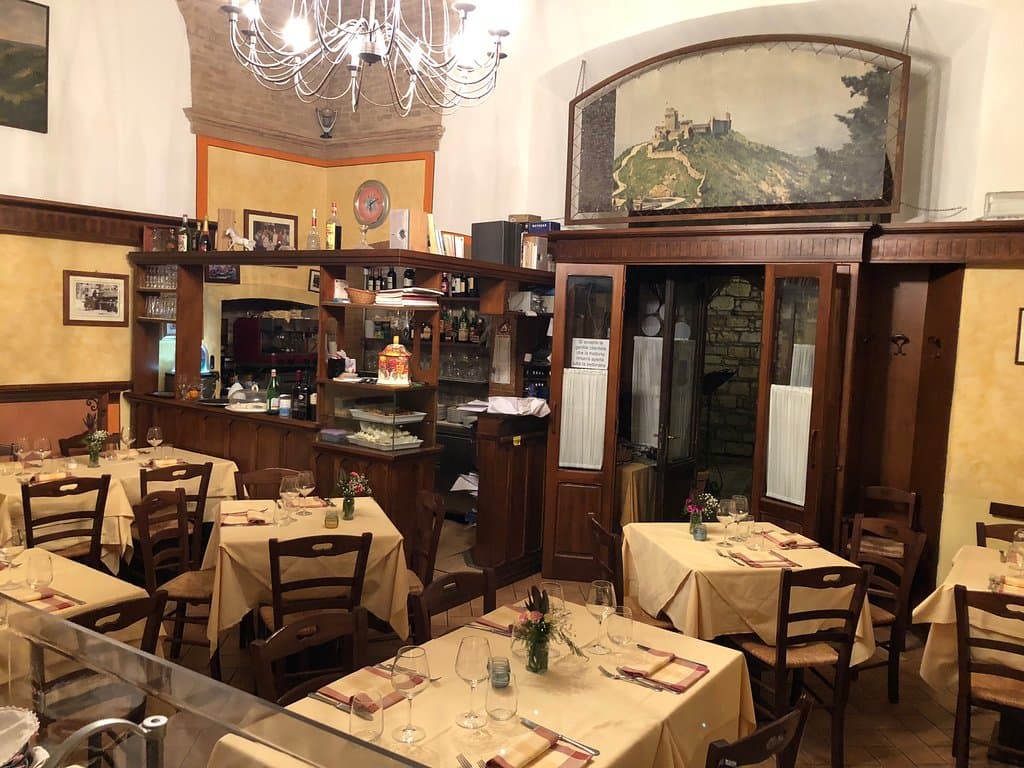 INGRESSO CON BANCONE