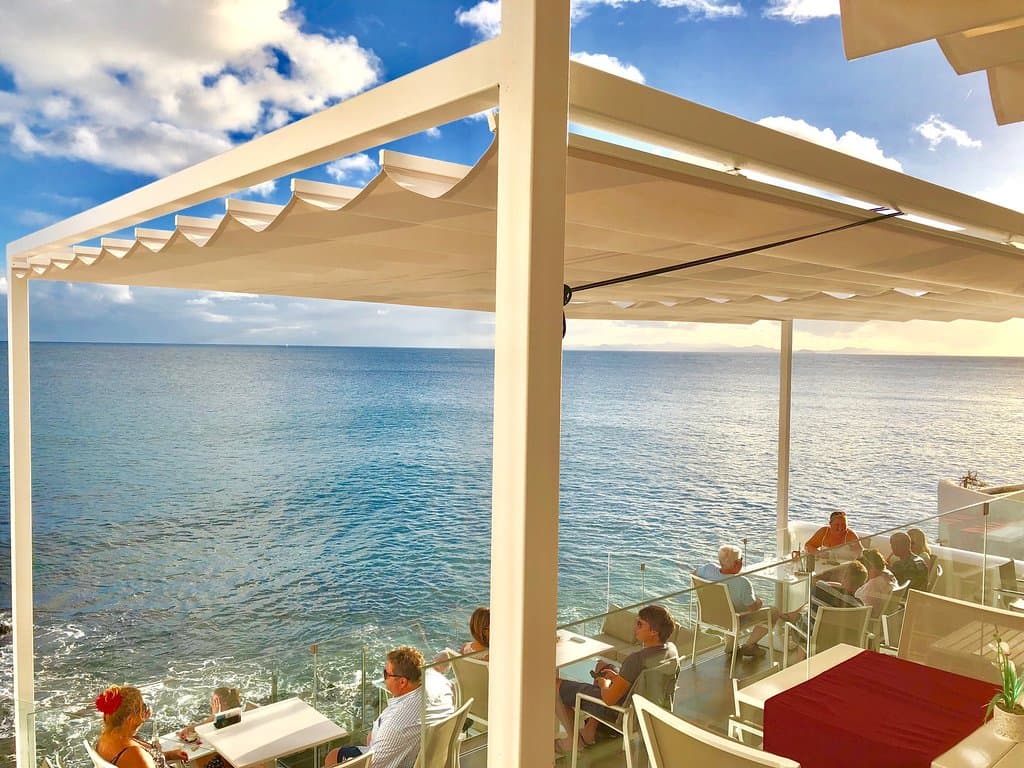 Sunset in good company drinking the best cocktails in Puerto del Carmen