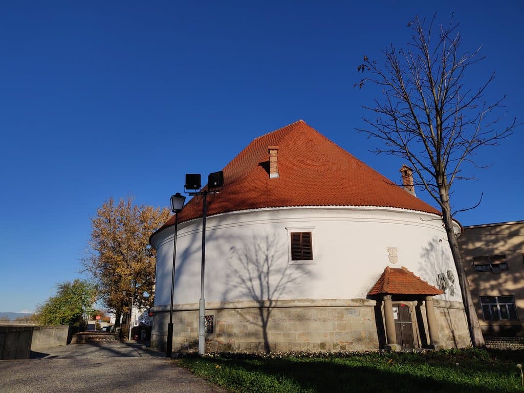 Mihelič gallery in old defense tower