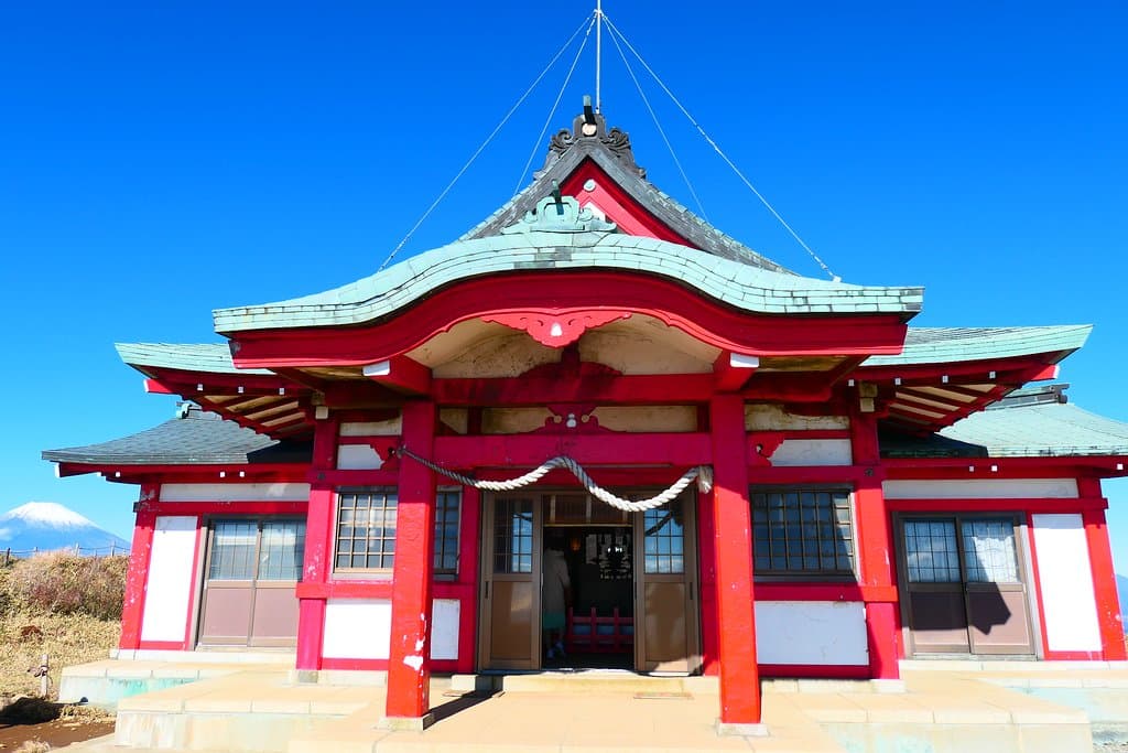 箱根元宮の社殿。昭和39年に建てられたものです。