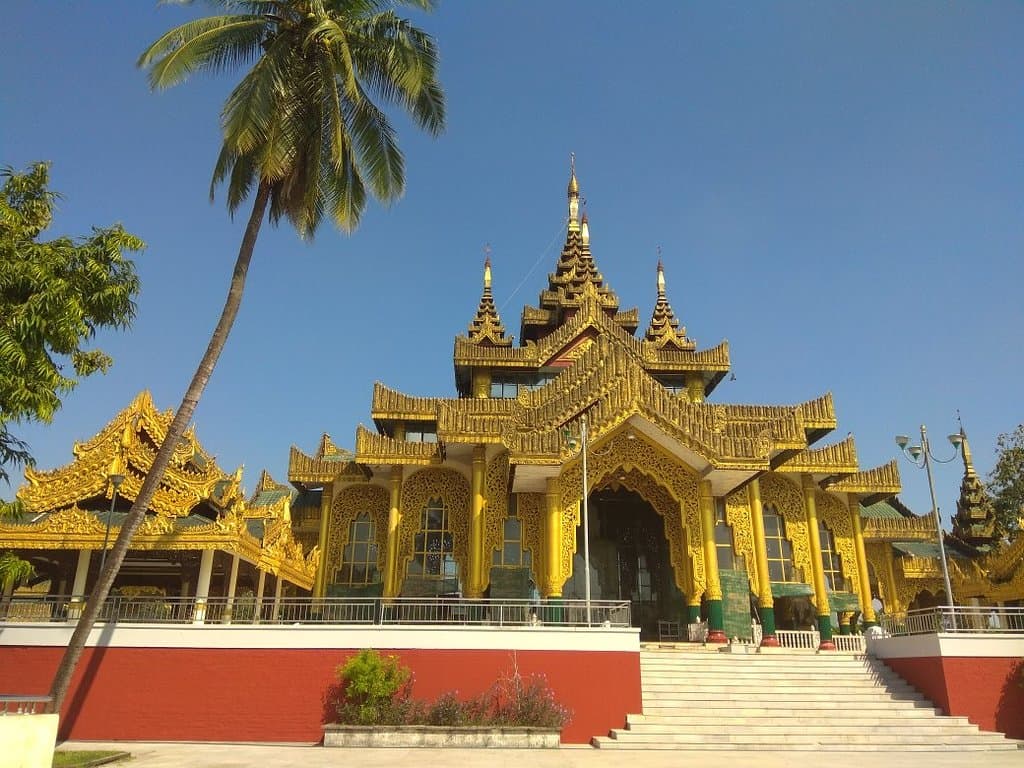 Kyauktawgyi Buddha Temple Mindhamma Hill