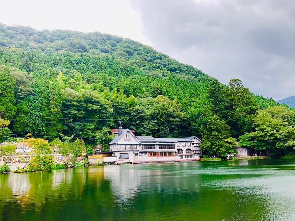 Kinrinko is a small lake but a natural hot landmark for tourists. It is just 1.5 km away from Yufuin Sta. There is a small shrine located at the lakes southern end as well as many small shops & cafes. So, just walk around with your hubby and enjoy the magnificent view!