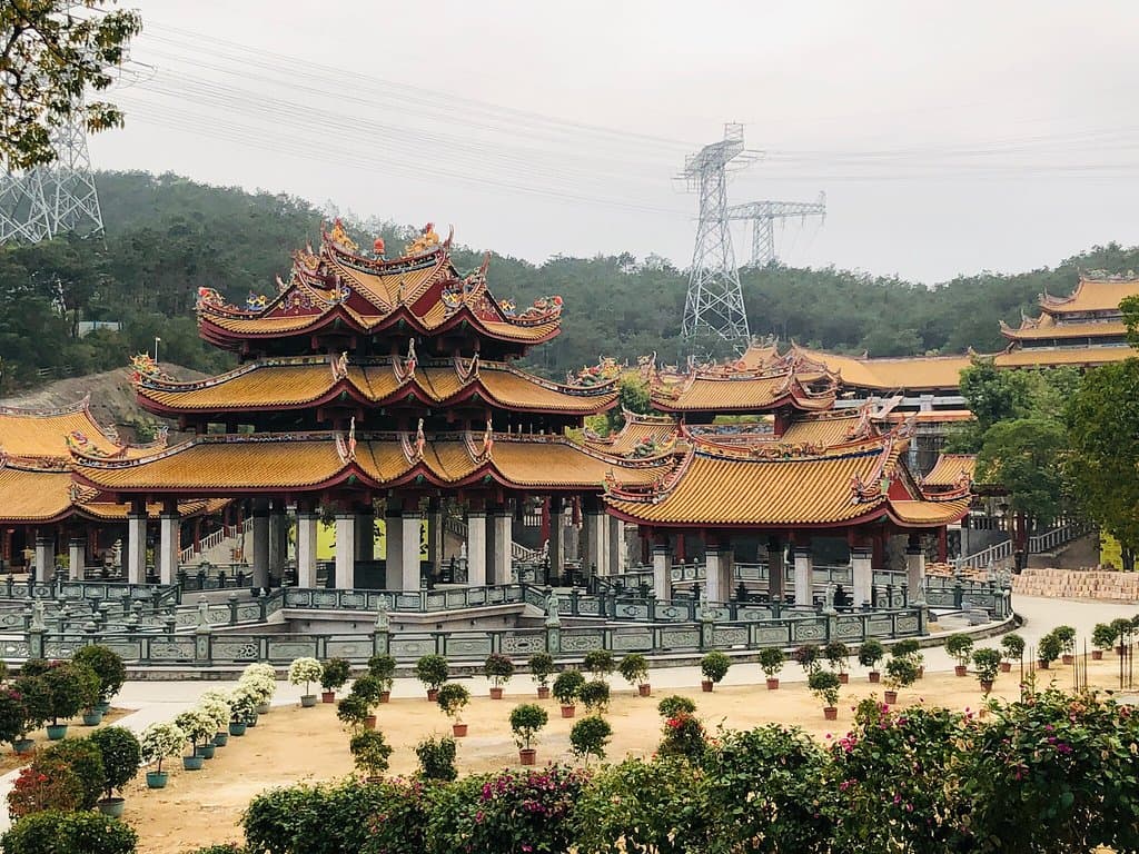 Nice mountain jogging path with Xiamen view around. Beautiful Temples are along the path.