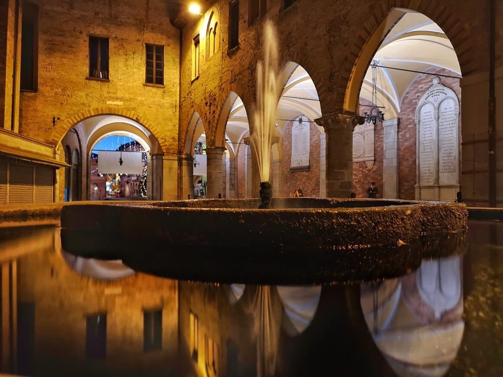 Piazza Broletto
