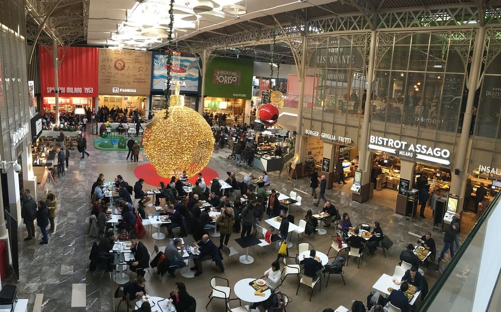 Siete alla ricerca del posto ideale per rilassarvi, mangiare bene, divertirvi e passare del tempo libero con la famiglia? Benvenuti sul sito ufficiale del vostro Centro Commerciale Milanofiori. I nostri negozi vi accolgono . Ritrovate la lista di negozi, le offerte, gli orari e le informazioni pratiche del Centro. Non mancate ai nostri eventi speciali e ritrovate i consigli di moda e lifestyle per preparare la vostra giornata di shopping.