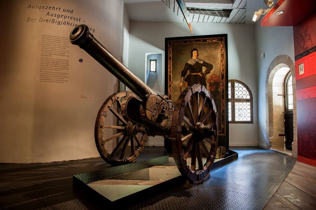 Der Niedergang von Dinkelsbühl begann mit dem 30jährigem Krieg. Hier ist eine original Kanone aus der damaligen Zeit