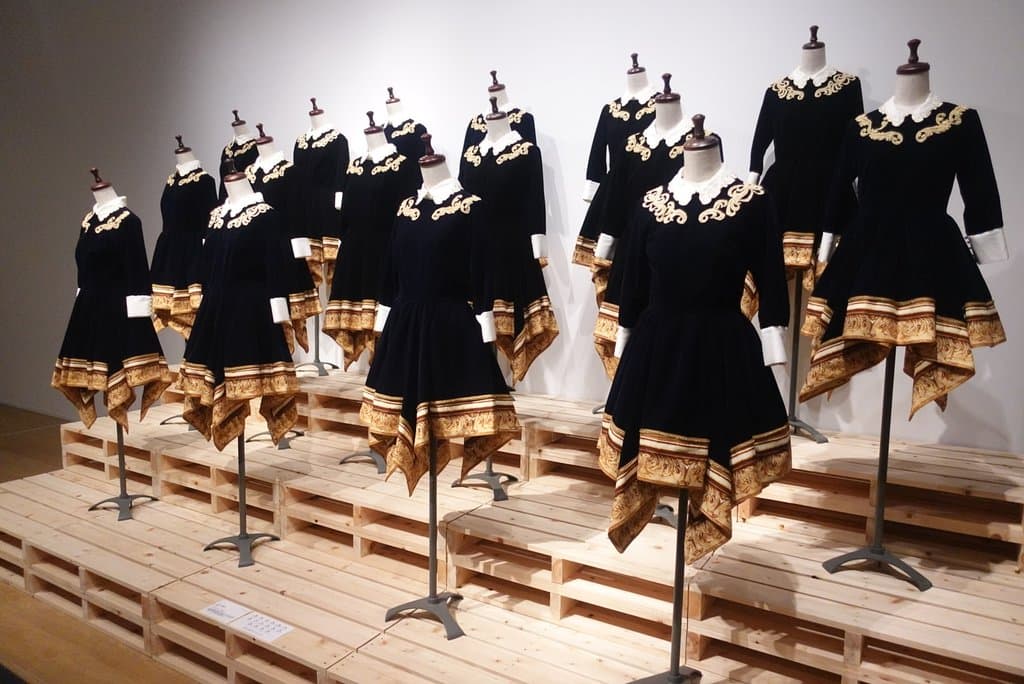 Sony Music Roppongi Museum正舉行的「乃木坂46 Artworks大概全部展」,展出大量團隊成立以來的照片、衣裝、小道具和製作MV的劇本、分鏡等,展期至5月12日。