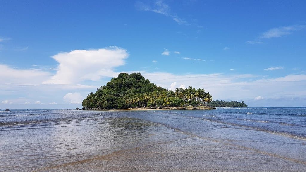 Air Manis Beach