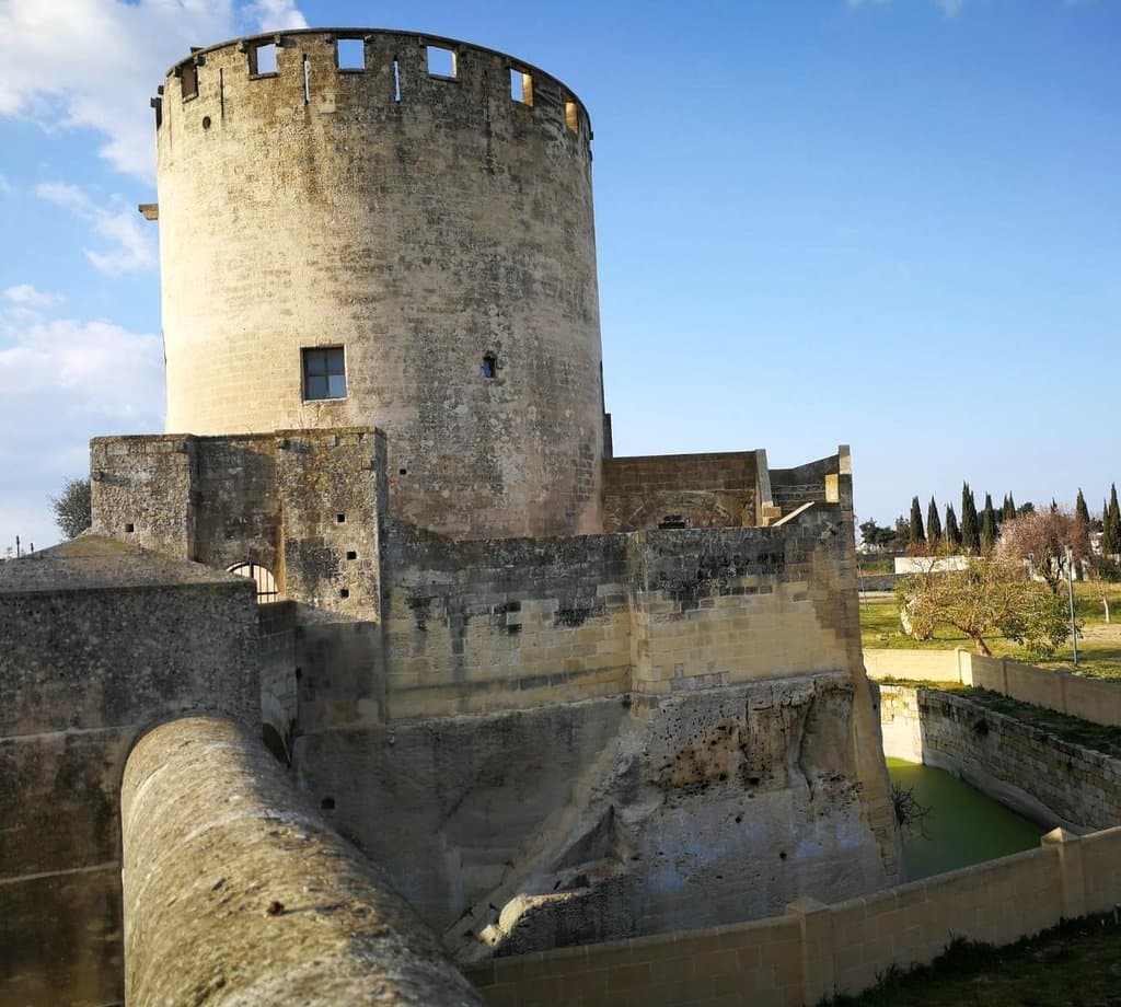 torre quattrocentesca con fossato