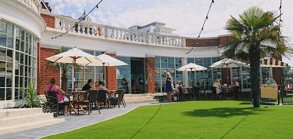 Oyster Creek Kitchen in the sun.