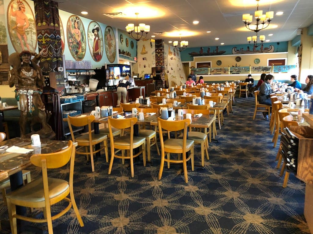 Pocahontas Pancake & Waffle House - front dining area